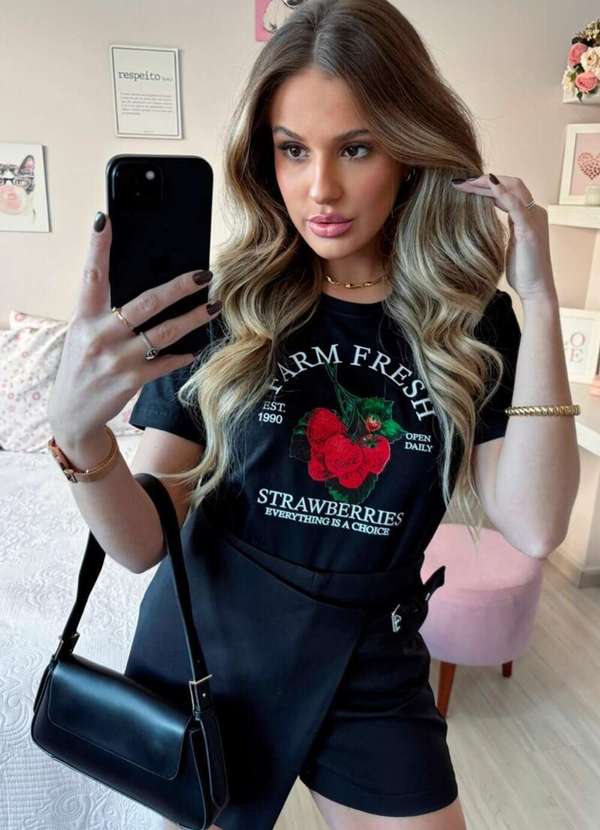 Cianitas - Camiseta Feminina Preta Morango - Preto