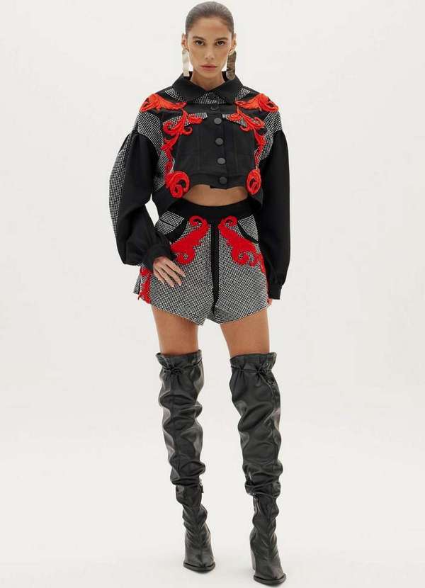 Amarante do Brasil - Jaqueta Trucker com Aplicações Rubi Preto