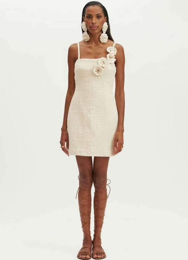 Amarante do Brasil - Vestido Curto de Alça Bordado Crochê Beg Amarante Bege