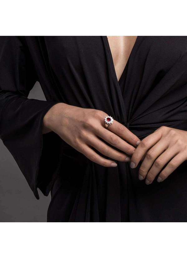 Convex - Anel de Prata Coleção Queens Cristal Rubi 6x8 e Zircônias B Prata 6