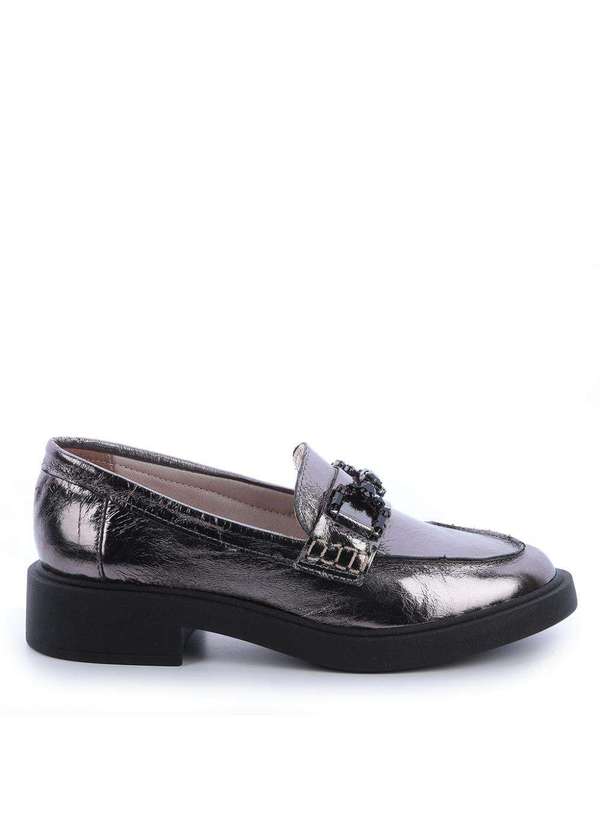 Raphaella Booz - Mocassim Couro Metalizado Preto Detalhe Metal Couro Metalic Bala Carbono