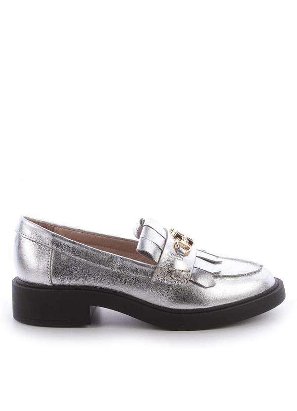 Raphaella Booz - Mocassim Verniz Couro Detalhe Metal Couro Metal Oakley Prata