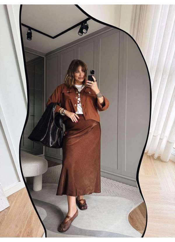 In Love - Saia Midi de Cetim Serena Marrom Marrom 2