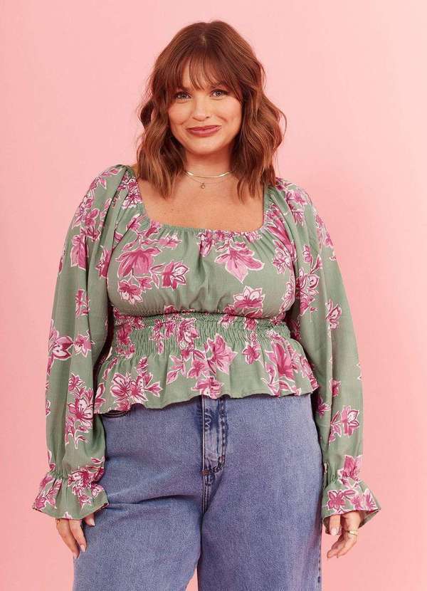 In Love - Blusa Flower Floral Fundo Verde Estampado