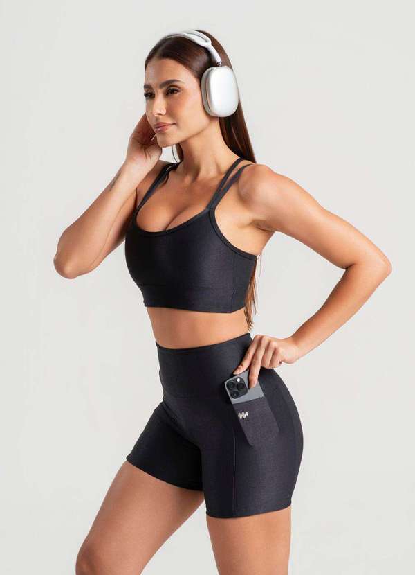 Wemood - Bermuda com Bolso Micro Canelada Gloss Preta Wemood Preto 3