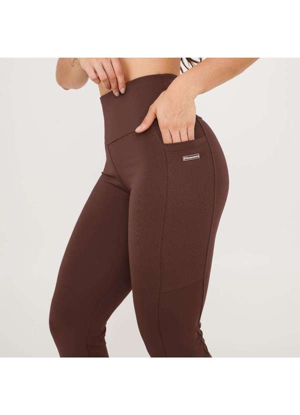 Donna Carioca - Legging Essential Marrom Chocolamore Poliamida com Bolso Marrom 3