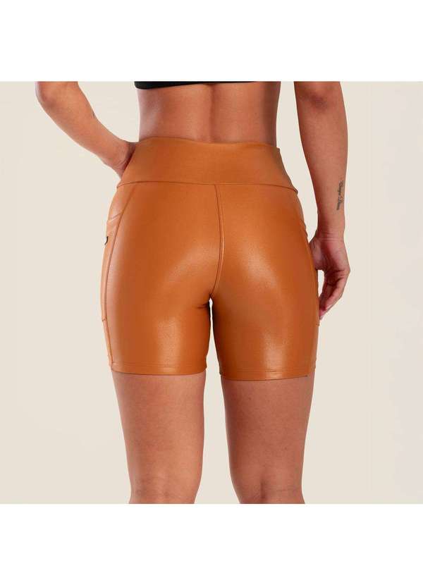 Donna Carioca - Short Essential Chia Caramelo Cirrê com Bolso Marrom 2