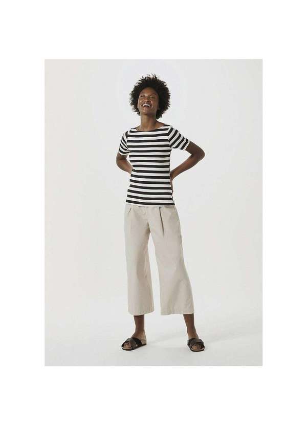 Hering - Calça Feminina Pantacourt Clochard em Tecido Nude 4