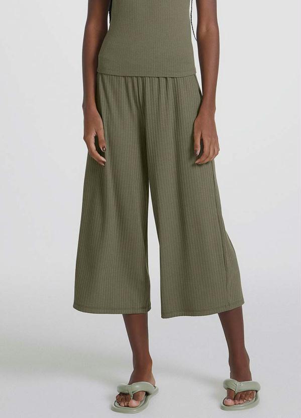 Hering - Calça Feminina Pantacourt em Malha Canelada Verde--Musgo