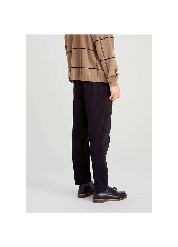 Hering - Calça em Moletom Masculina com Recortes Preto 2