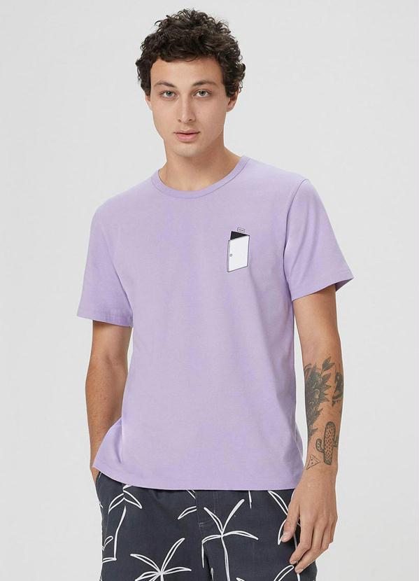 Hering - Camiseta Masculina com Estampa Local Lilás