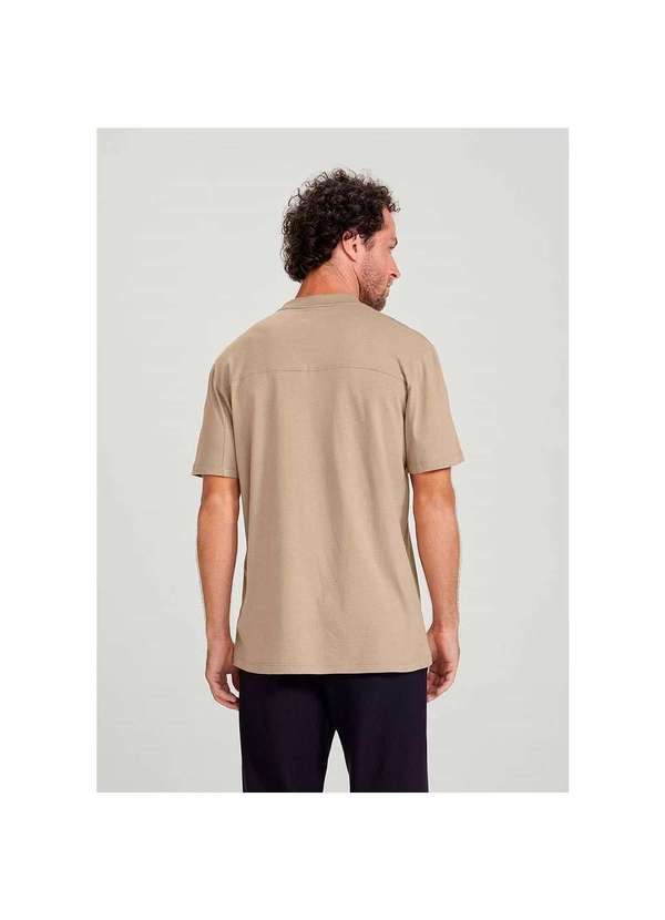 Hering - Camiseta Masculina Regular com Estampa Frase Marrom 2