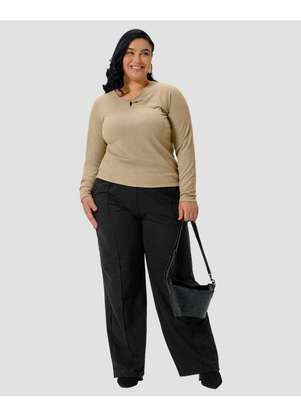 Cereja Rosa - Blusa Feminina Plus Size Manga Longa Decote Gota Bege - CEREJA ROSA
