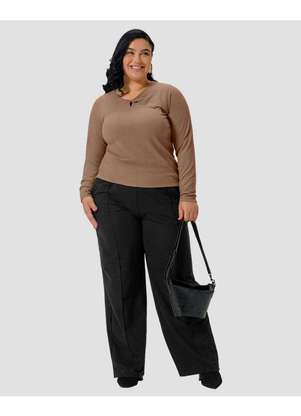 Cereja Rosa - Blusa Feminina Plus Size Manga Longa Decote Gota Marrom - CEREJA ROSA