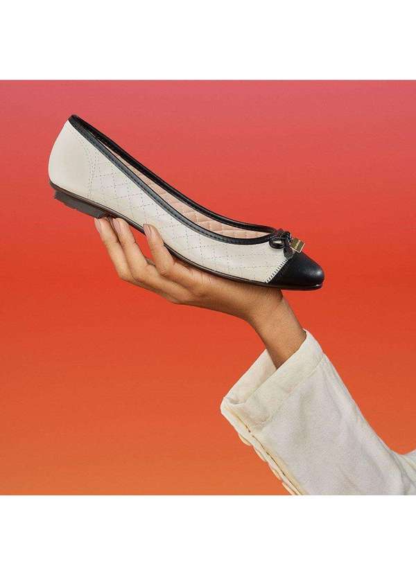 Moleca - Sapatilha Moleca Laço Matelassê Recortes Verniz Off White Colorido 2