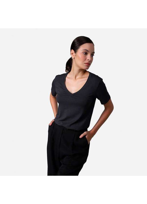 Basicamente - Camiseta Modal Gola V Feminina - Travel Collection Cinza Escuro
