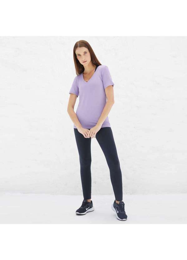 Basicamente - Camiseta Modal Gola V Feminina - Travel Collection Lilás