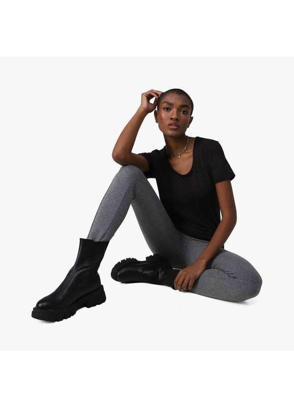 Basicamente - Camiseta Feminina Modal Tech Preto