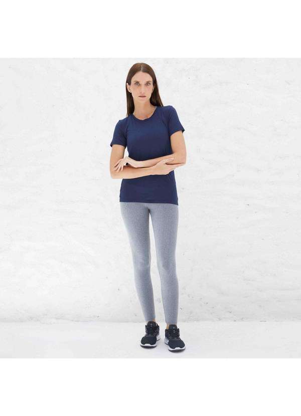Basicamente - Camiseta Feminina Modal Premium Tech Azul Marinho 4
