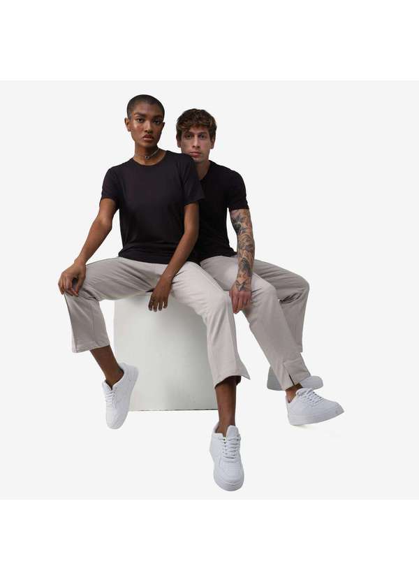 Basicamente - Camiseta Masculina Modal Tech Preto 4