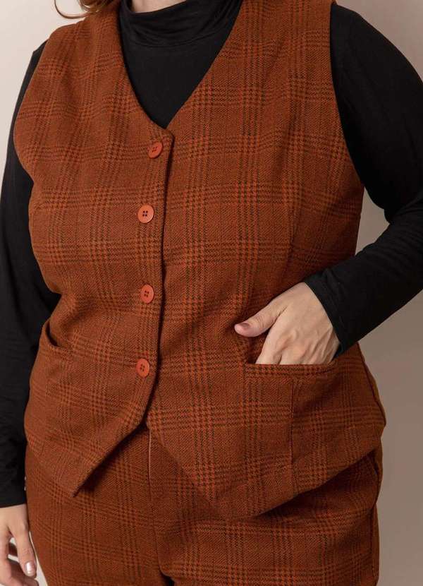 Bold - Colete Alfaiataria Brushed Plus Size Marrom 2