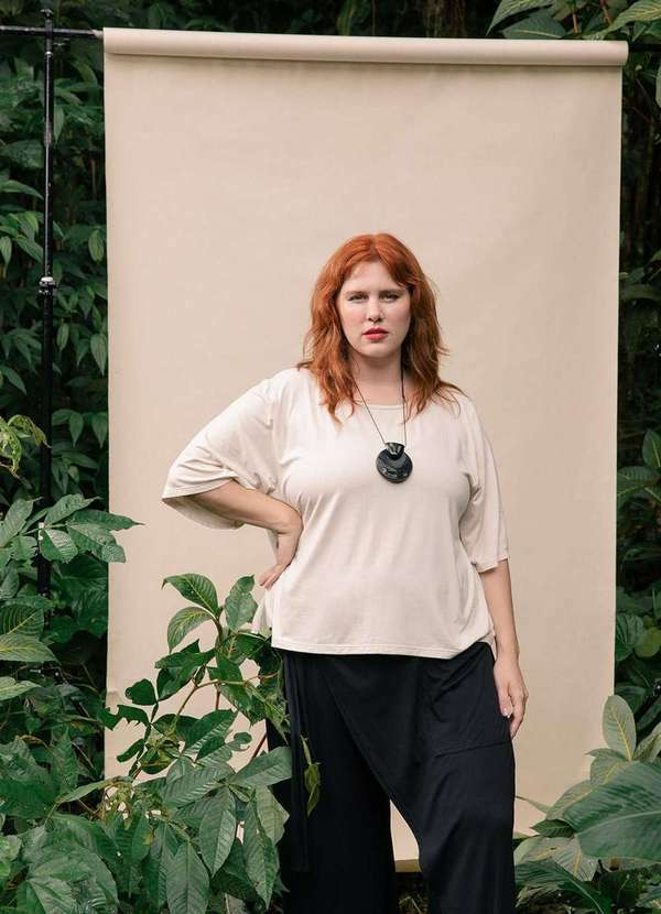 Bold - Blusa Quadrada Decote Redondo Plus Size Bege