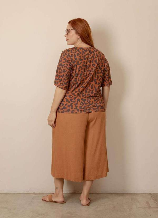 Bold - Blusa Quadrada Decote Redondo Plus Size Marrom 2