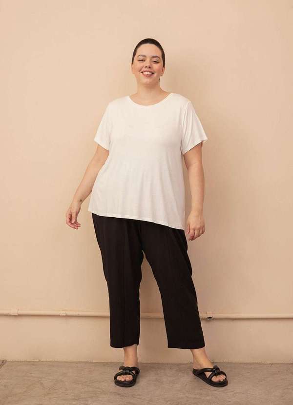 Bold - Camiseta Decote Redondo Evasê Plus Size Branco 2