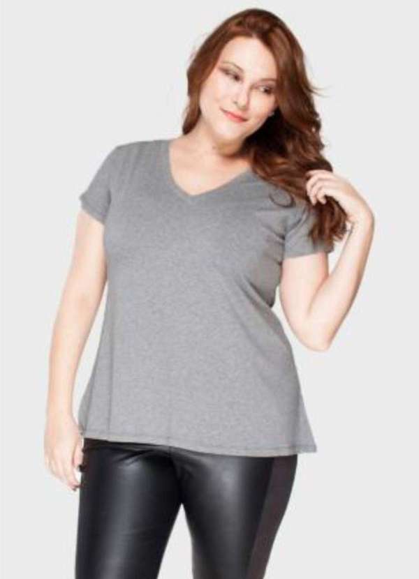 Bold - Camiseta Decote V Evasê Plus Size Cinza 2