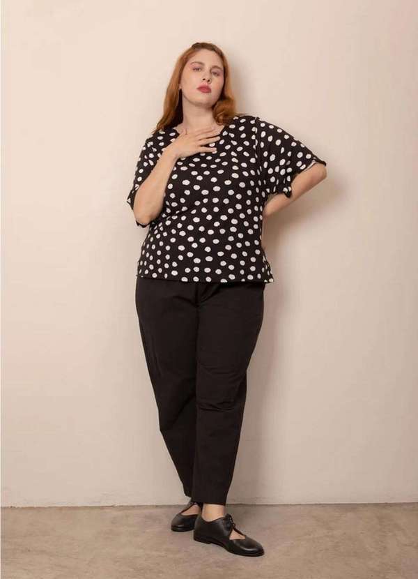 Bold - Camiseta Quadrada Bolinhas Plus Size Preto