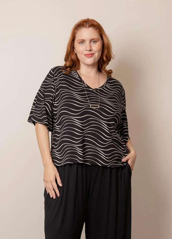 Bold - Camiseta Quadrada Decote V Plus Size Preto 2