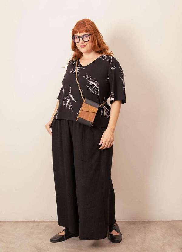 Bold - Camiseta Quadrada Decote V Plus Size Preto 5