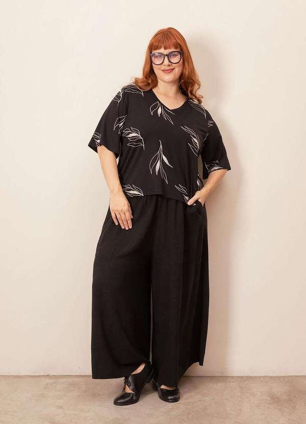 Bold - Camiseta Quadrada Decote V Plus Size Preto 4