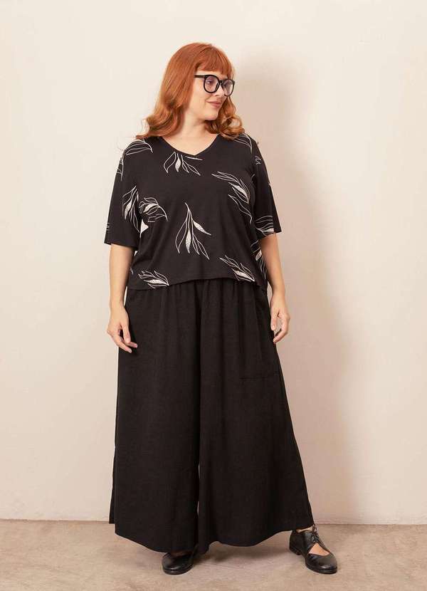 Bold - Camiseta Quadrada Decote V Plus Size Preto 3