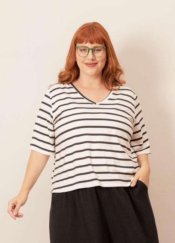 Bold - Camiseta Quadrada Decote V Listrada Plus Size Branco