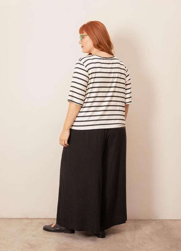 Bold - Camiseta Quadrada Decote V Listrada Plus Size Branco 3