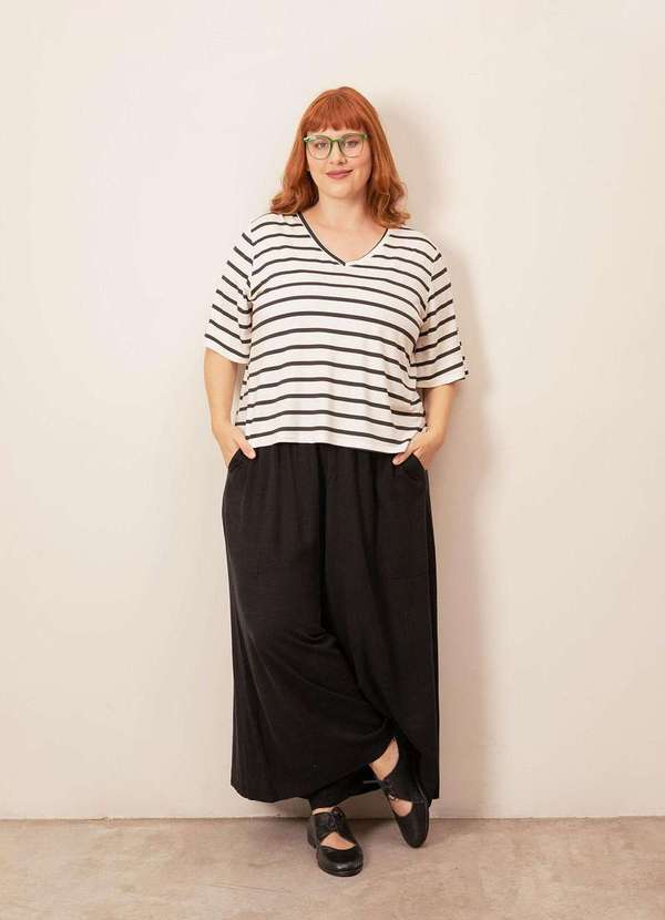 Bold - Camiseta Quadrada Decote V Listrada Plus Size Branco 4