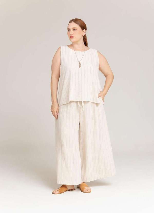 Bold - Regata Linho Risca de Giz Plus Size Bege 7