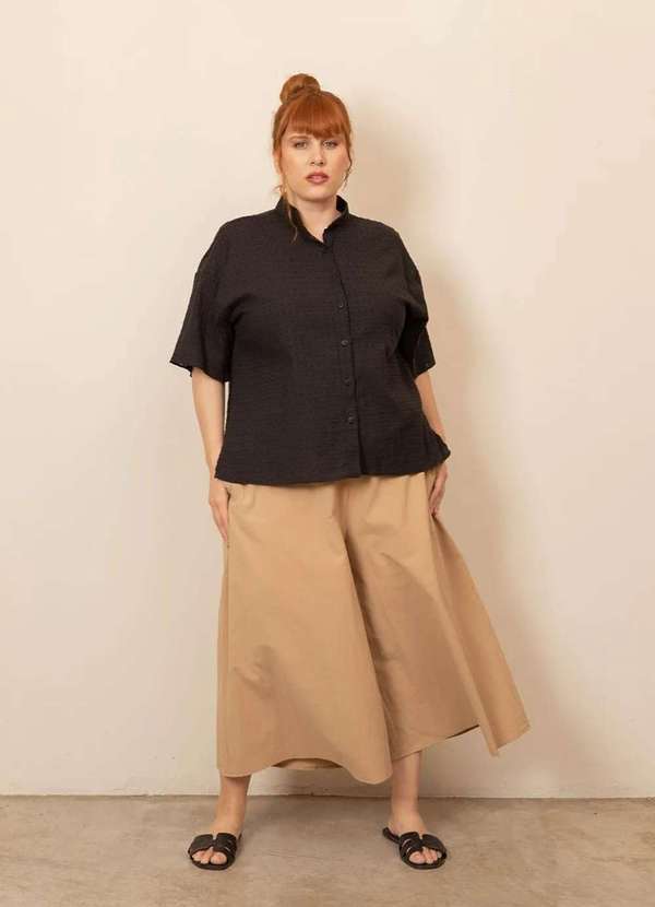 Bold - Calça Pantacourt Alfaiataria Algodão Plus Size Bege 2