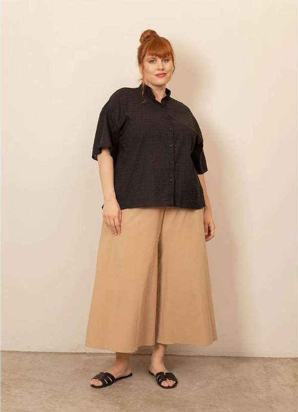 Bold - Calça Pantacourt Alfaiataria Algodão Plus Size Bege 3