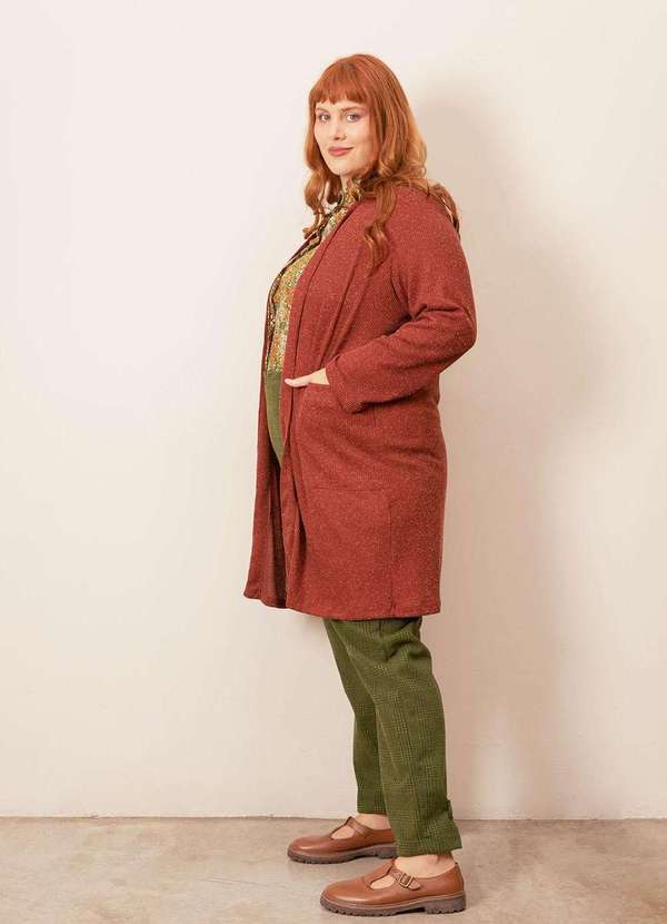Bold Tricotaria - Cardigan Longo Tricô Canelado Plus Size Marrom 7
