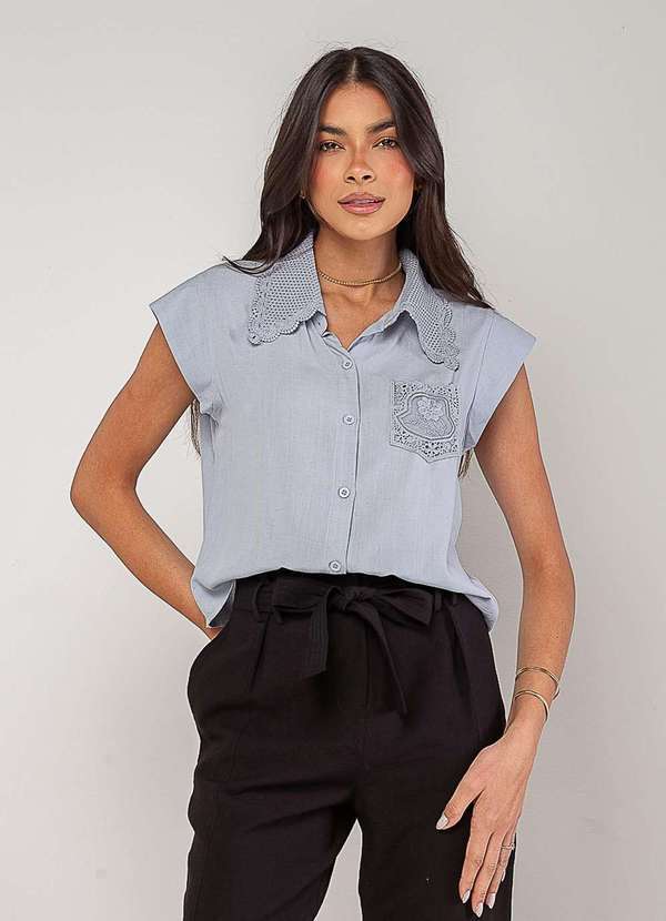 Salvatore Fashion - Blusa Alfaiataria com Gola em Renda e Bolso Decorado Azul