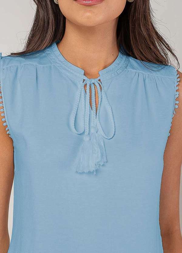 Salvatore Fashion - Regata Alfaiataria com Amarração e Detalhe de Pompons Azul
