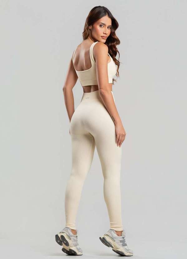 Salvatore Fashion - Conjunto Fitness Calça e Top sem Costura Bege 3