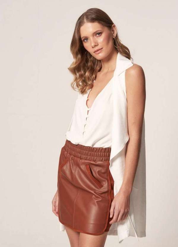 Mob - Saia Couro Recorte Lateral Marrom