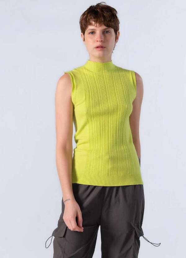 Lamis - Blusa Basica em Viscose Verde Claro 2