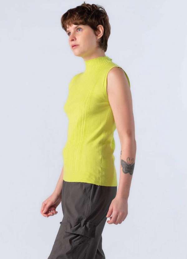 Lamis - Blusa Basica em Viscose Verde Claro 3