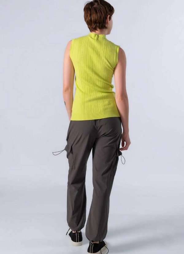 Lamis - Blusa Basica em Viscose Verde Claro 4