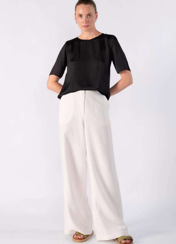 Lamis - Blusa Bata em Crepe Actinado Meia Manga Preto 2