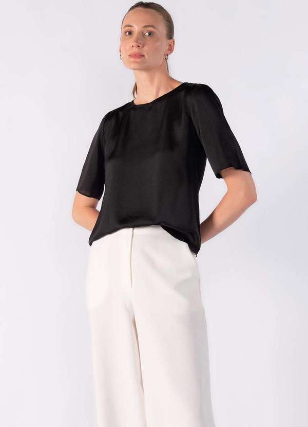 Lamis - Blusa Bata em Crepe Actinado Meia Manga Preto 3